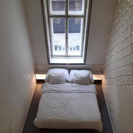 Downtown Prague Minimalistic Room In Flatshare 外观 照片