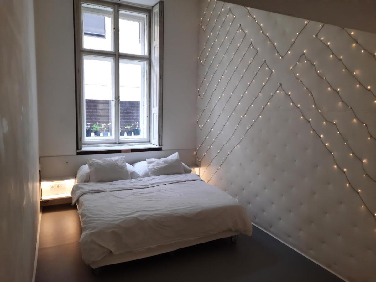 Downtown Prague Minimalistic Room In Flatshare 外观 照片