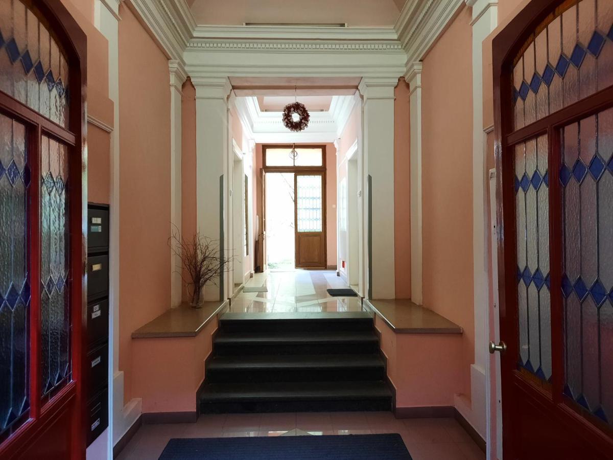 Downtown Prague Minimalistic Room In Flatshare 外观 照片