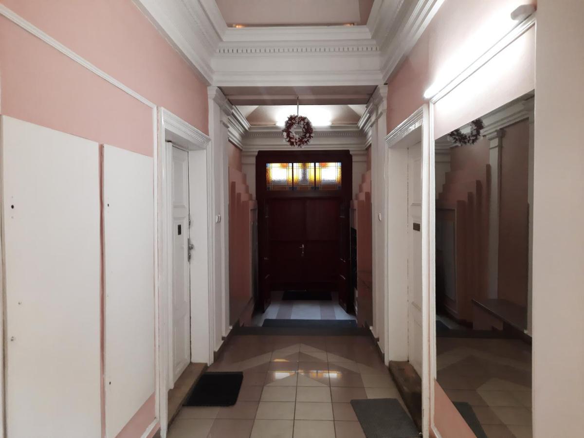 Downtown Prague Minimalistic Room In Flatshare 外观 照片