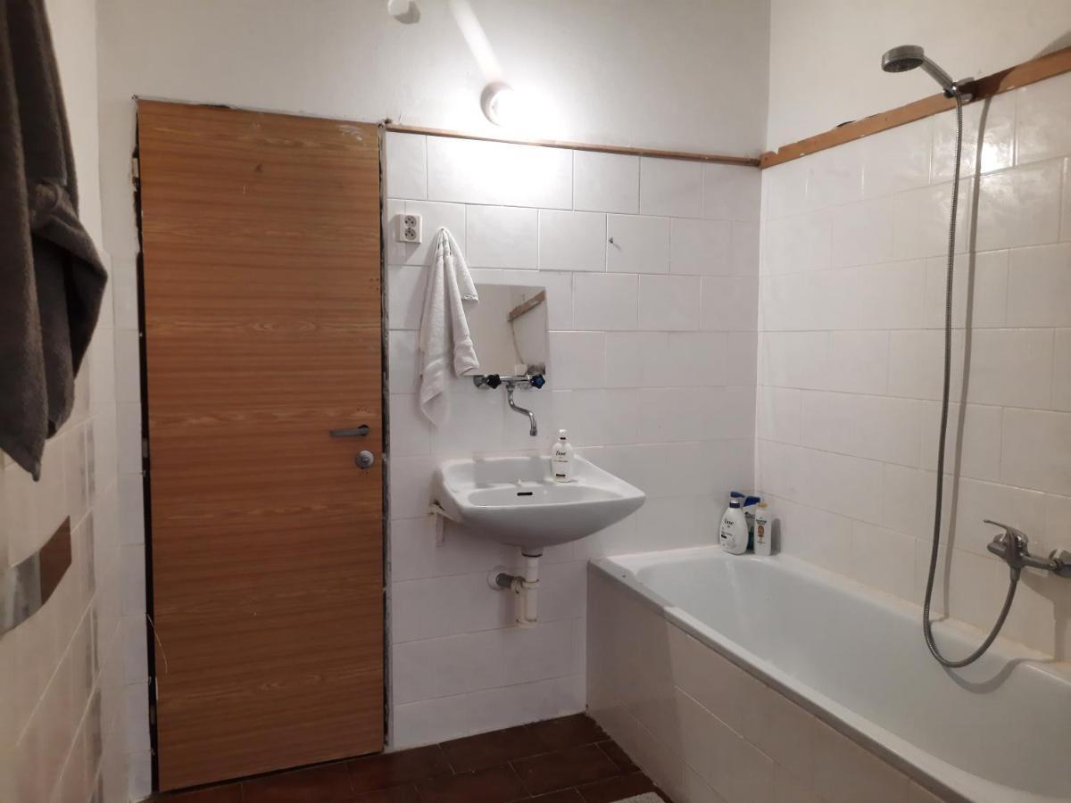 Downtown Prague Minimalistic Room In Flatshare 外观 照片