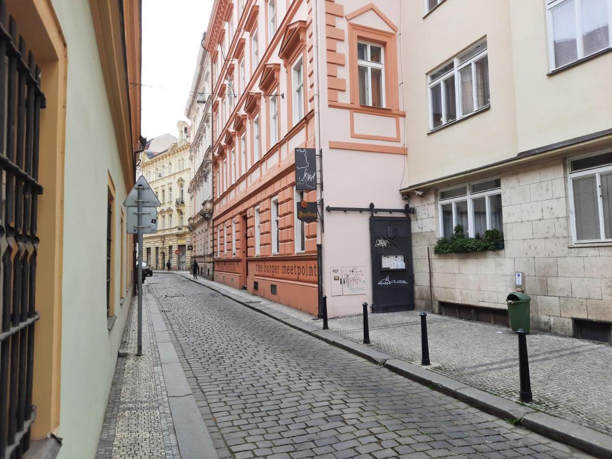 Downtown Prague Minimalistic Room In Flatshare 外观 照片