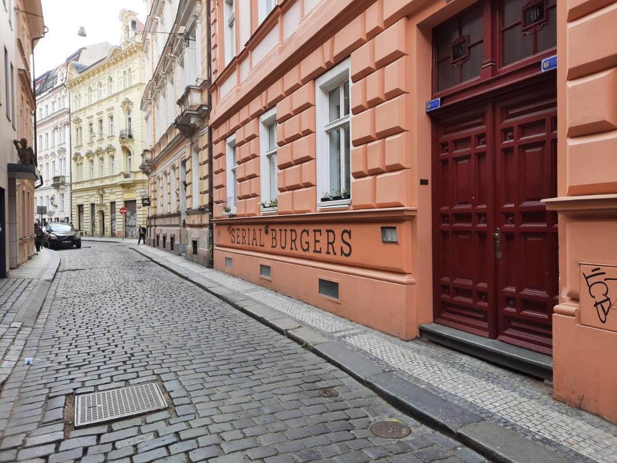 Downtown Prague Minimalistic Room In Flatshare 外观 照片