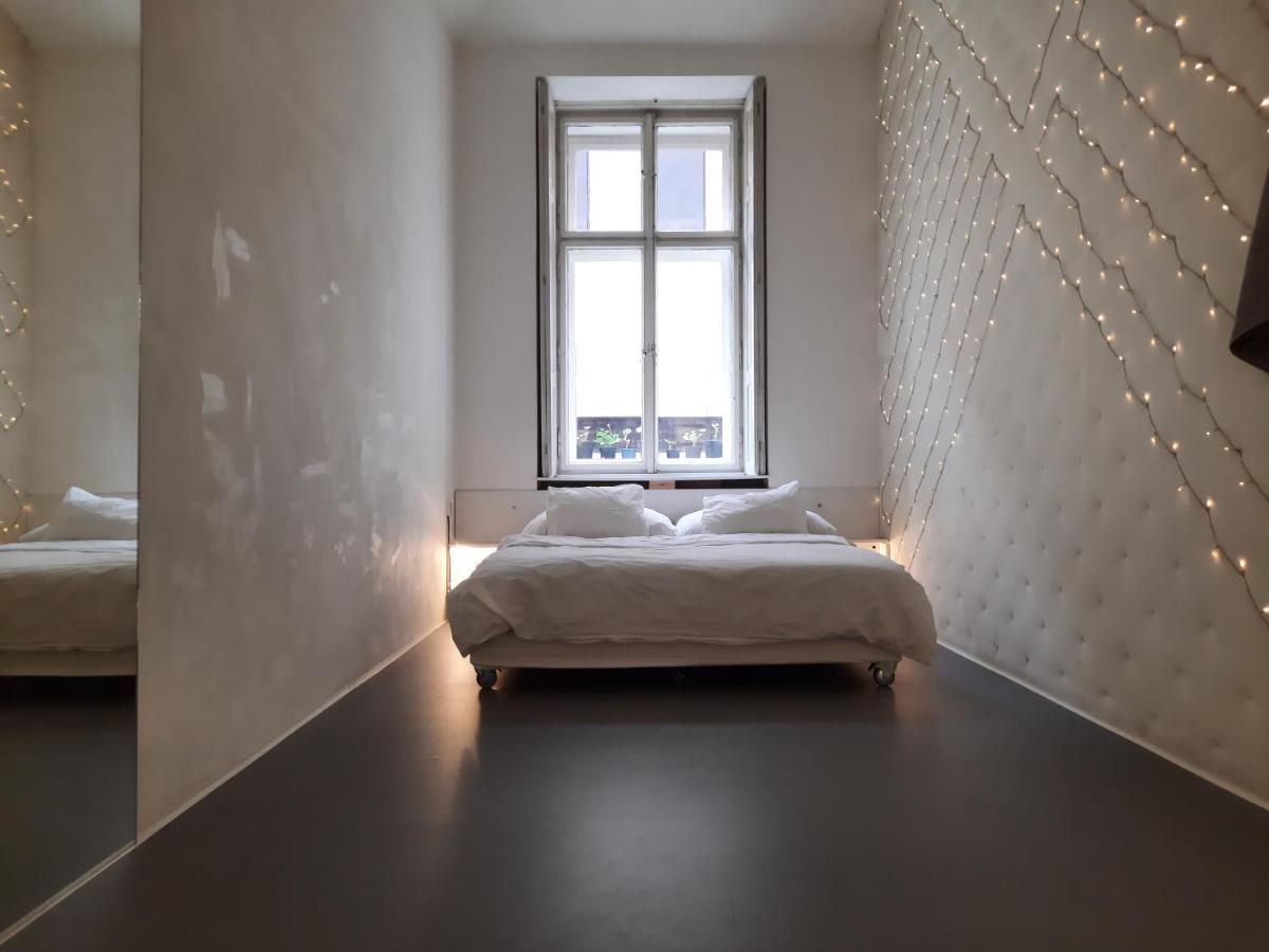 Downtown Prague Minimalistic Room In Flatshare 外观 照片