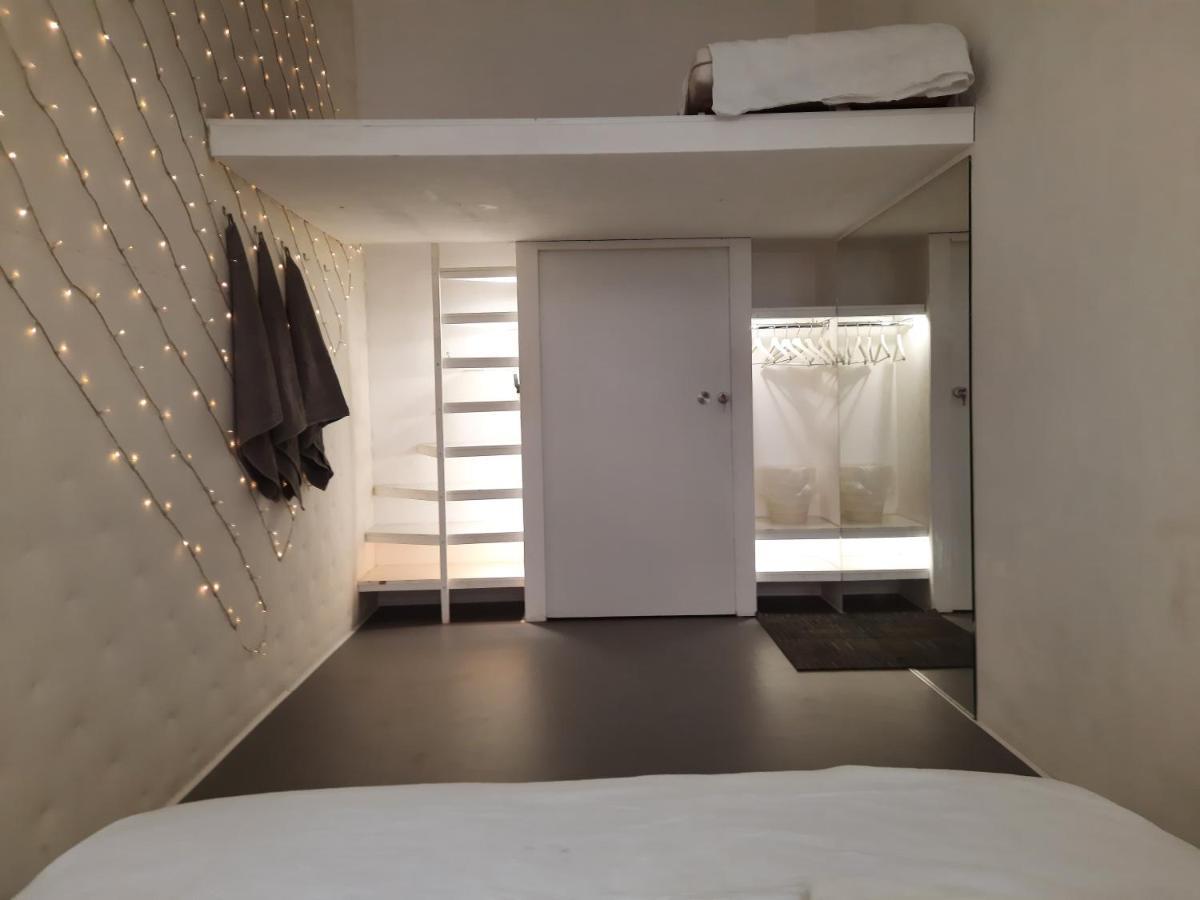 Downtown Prague Minimalistic Room In Flatshare 外观 照片
