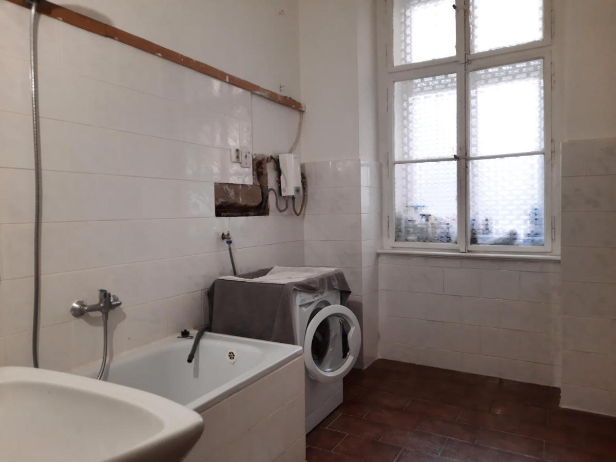 Downtown Prague Minimalistic Room In Flatshare 外观 照片